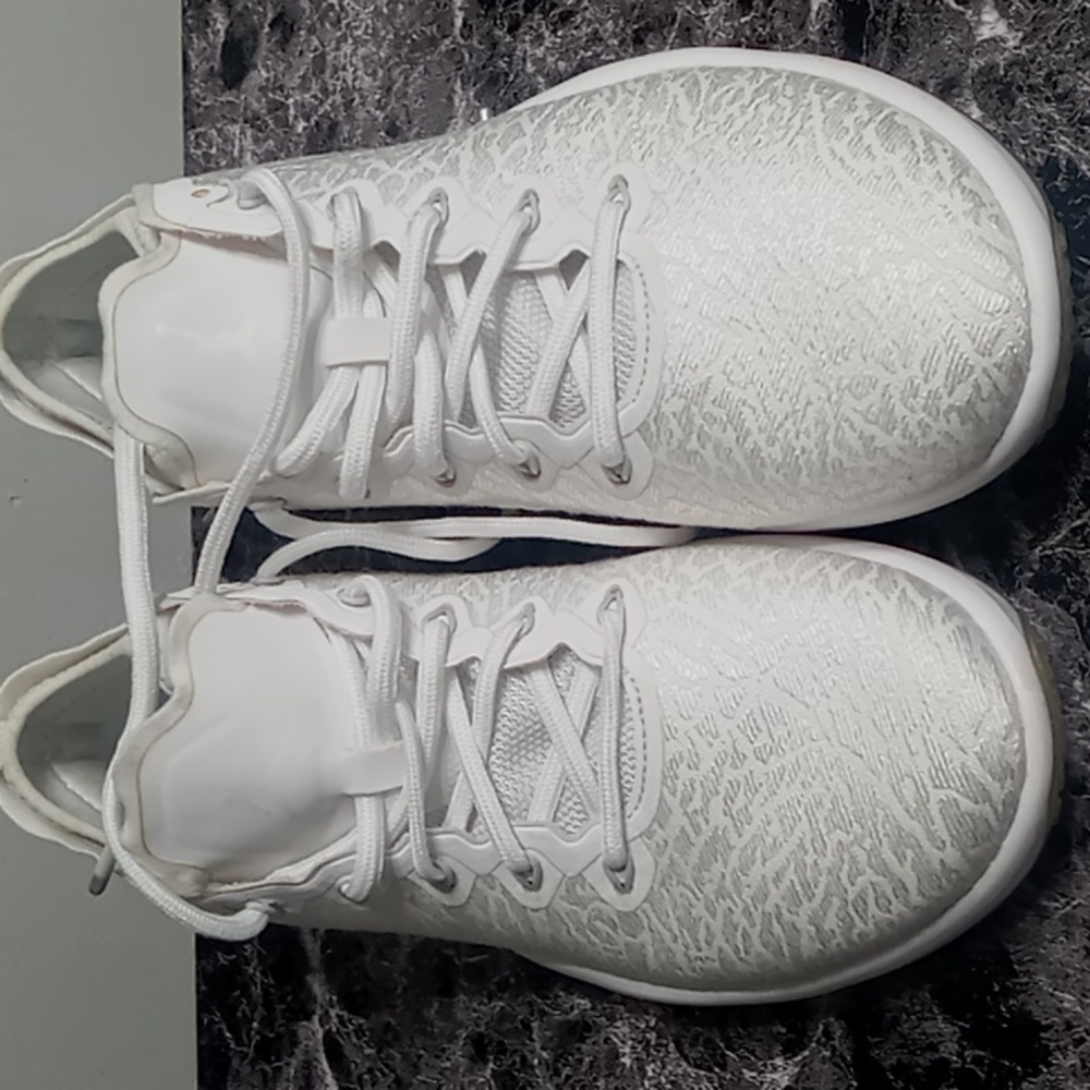 Jordan Men's White Training Shoes Size 8.5 - Picture 4 of 5